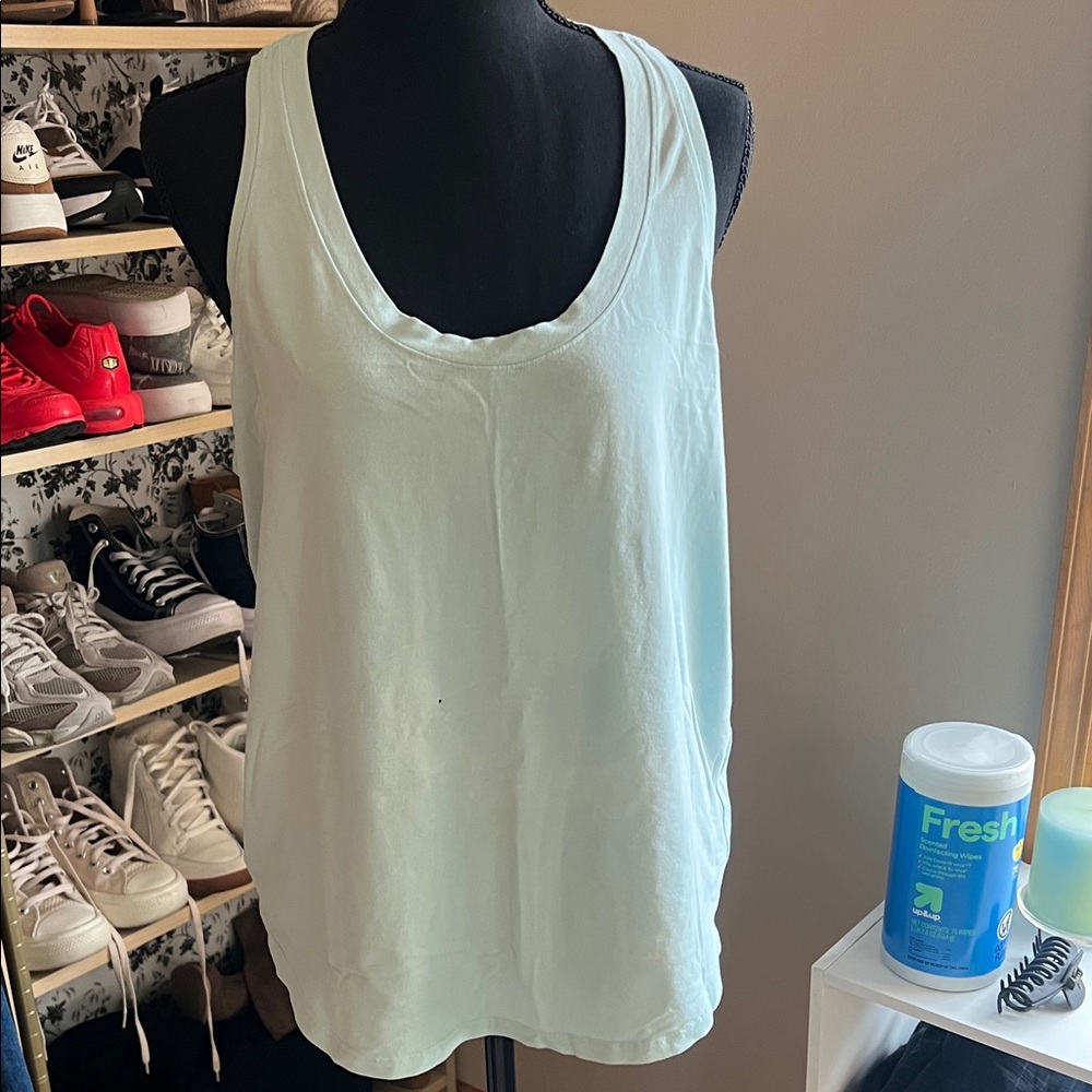 Lululemon tank top